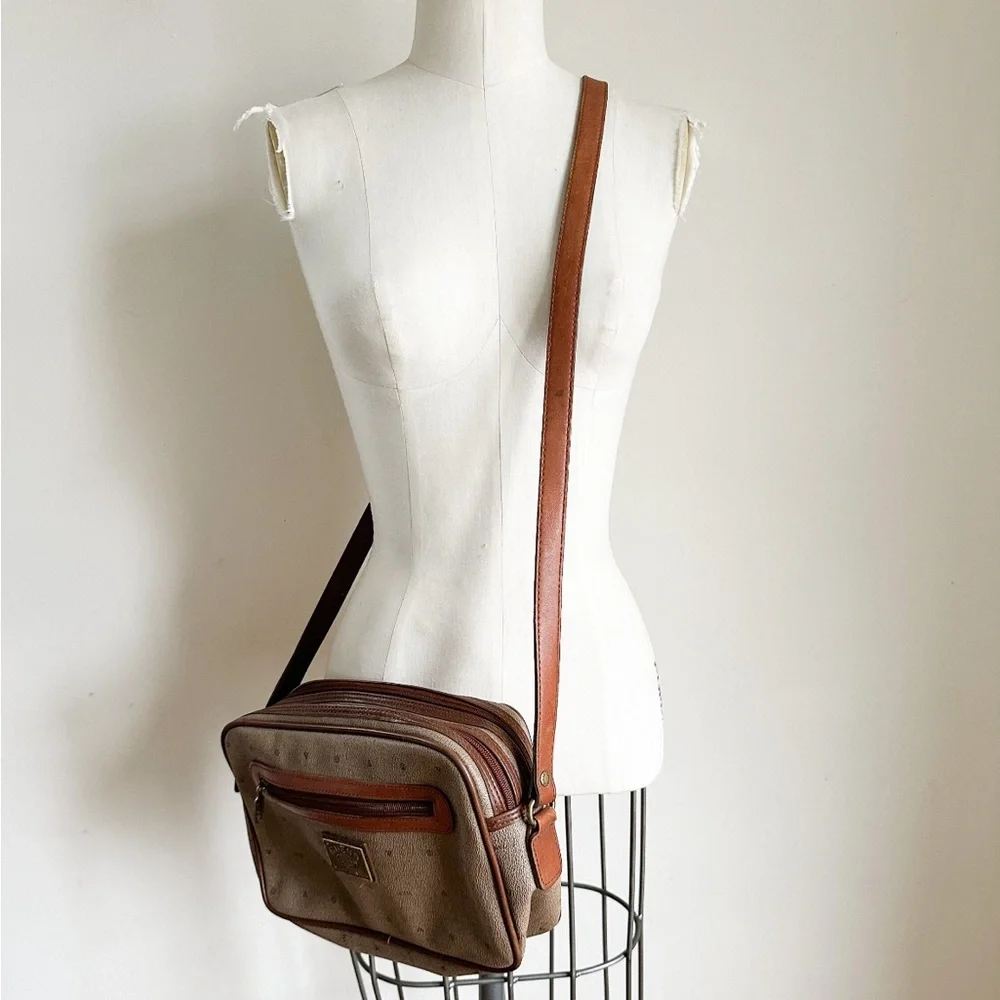 ⭐️3/$30⭐️ (bundle deal) Vintage 1980s Guess Cross Body Bag